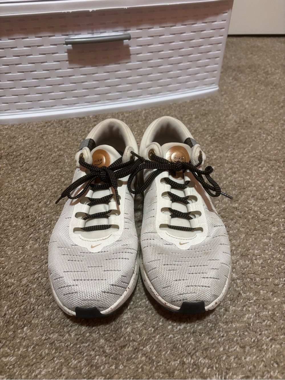 Nike Women's Cream and Black Athletic Sneakers